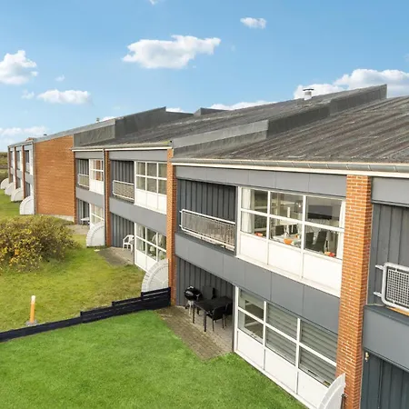 דירה In With Kitchen